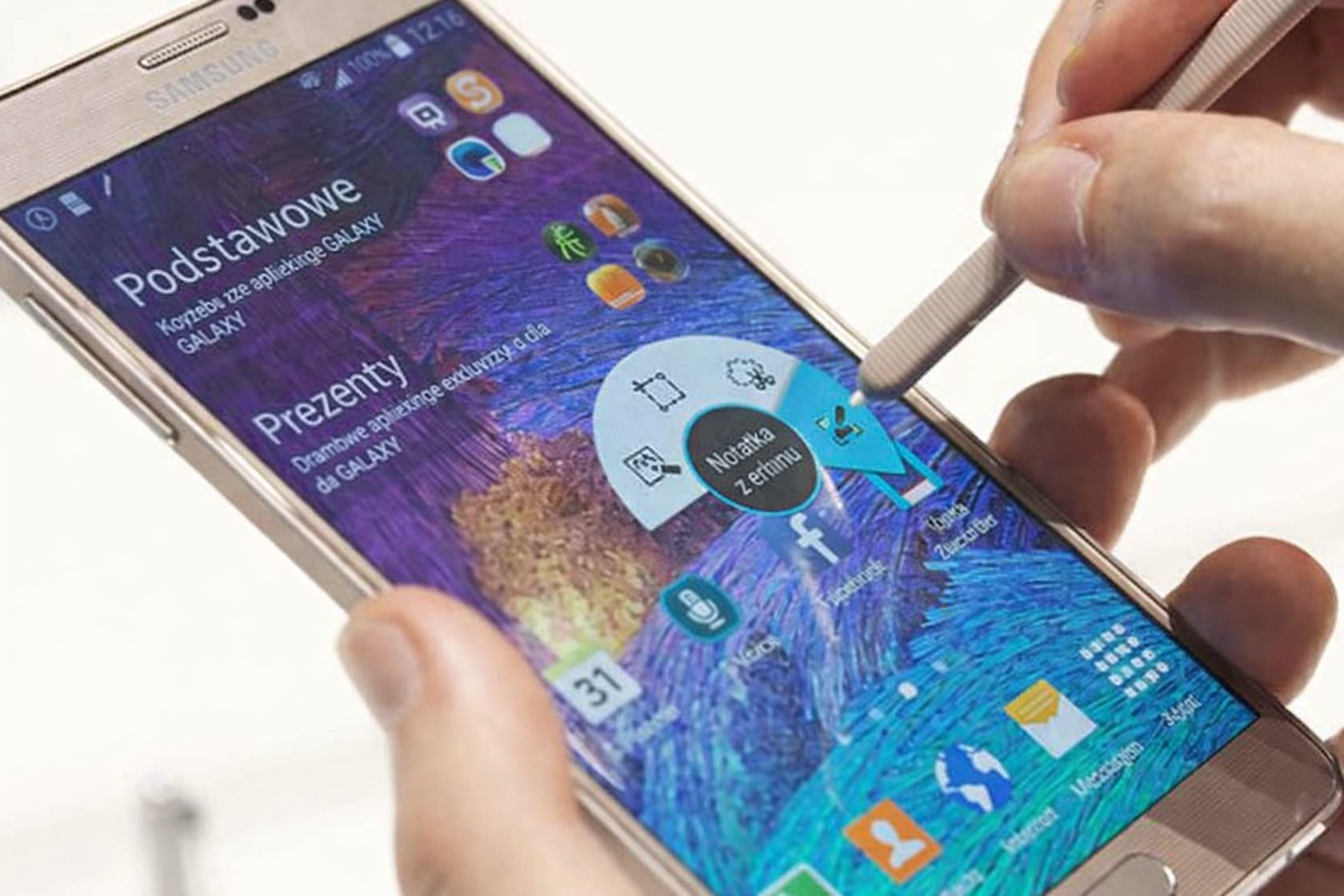 Zrzut ekranu na telefonie Samsung za pomocą rysika S Pen i funkcji Pisanie po ekranie